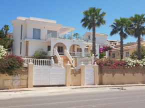 Gorgeous and uniq 4-Bed Villa by medittranean sea